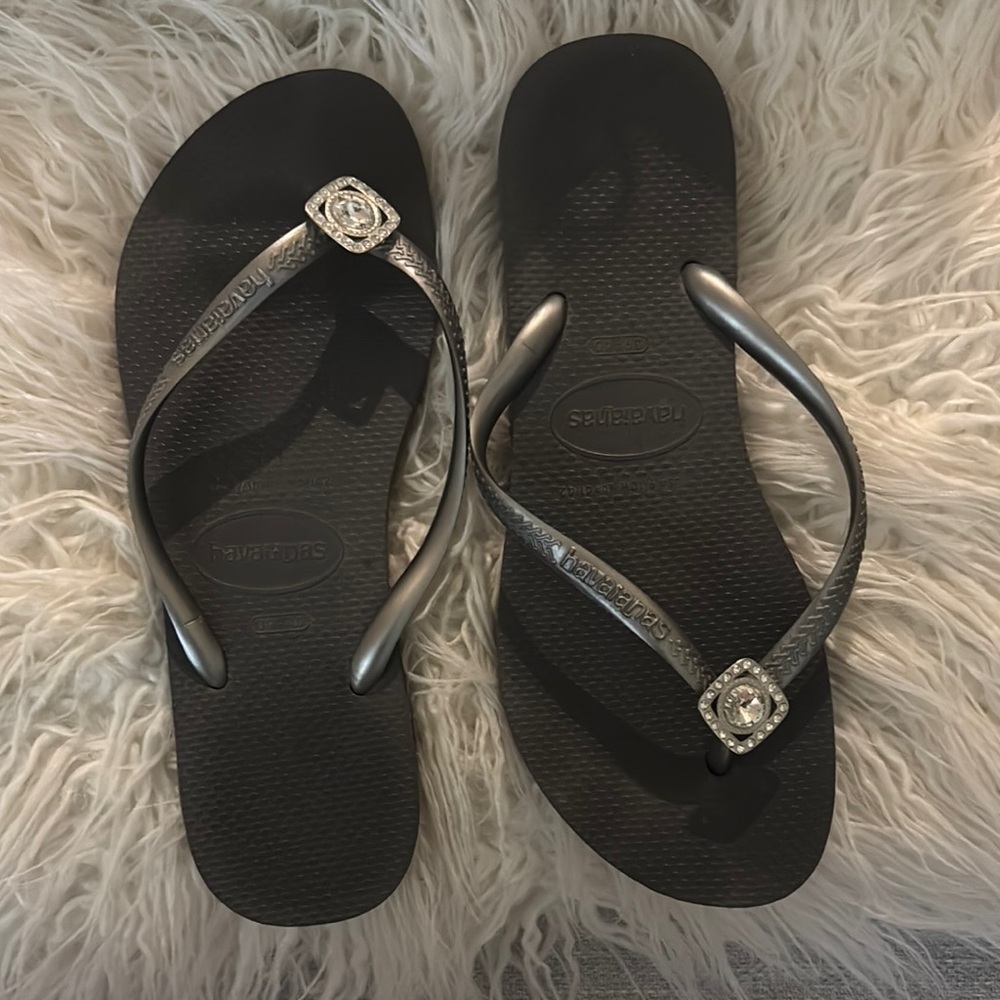 Havaianas Black Sandals Minimalist Slip-On